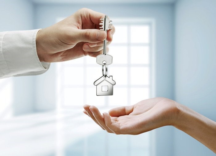 После оценки состояния квартиры с вторичного рынка покупатели должны внимательно изучить документы на право собственности