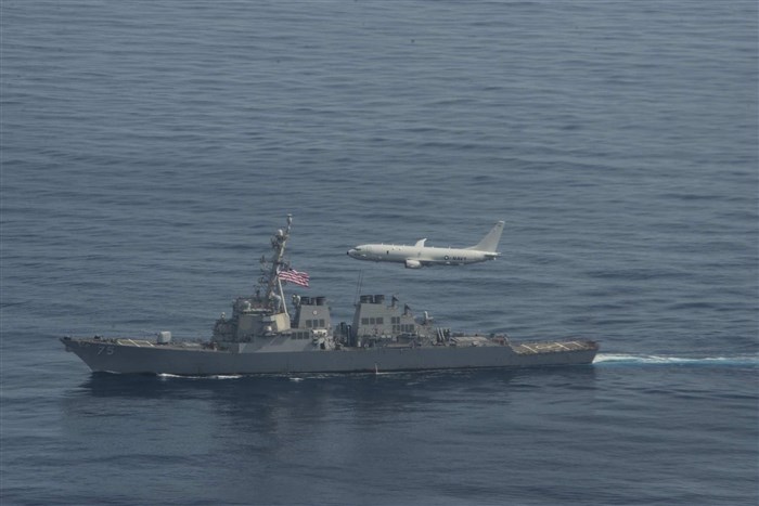 ВМС США опубликовали кадры «Дональда Кука» и противолодочного самолёта P-8a Poseidon в Черноморье