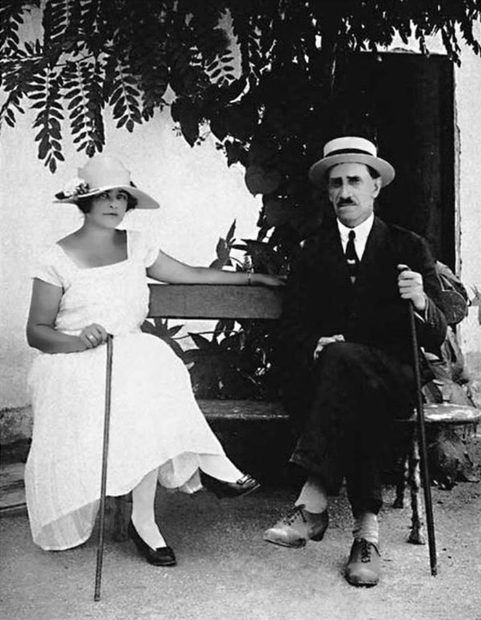 Александр Грин с женой Ниной. Старый Крым. 1926 год.