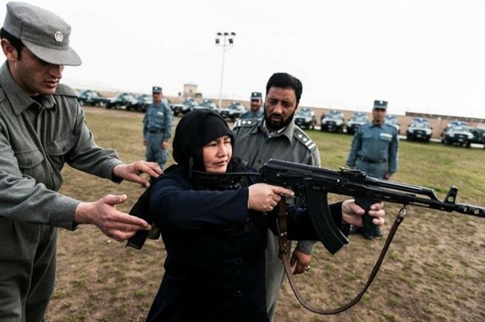 Современные афганские девушки и «традиционные ценности» фотографии Хуссейна Фатеми